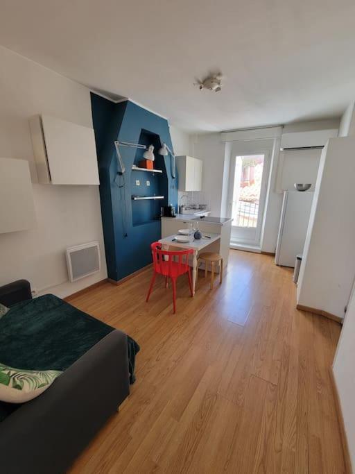 Air-conditioned With Bedroom And Balcony *