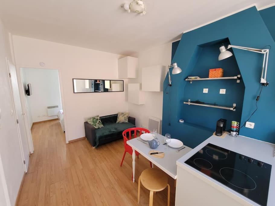 Air-conditioned With Bedroom And Balcony *