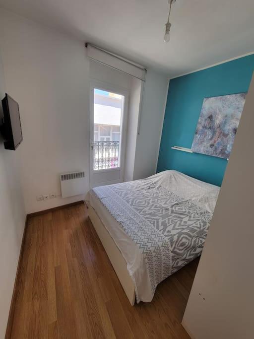 Air-conditioned With Bedroom And Balcony Apartment *