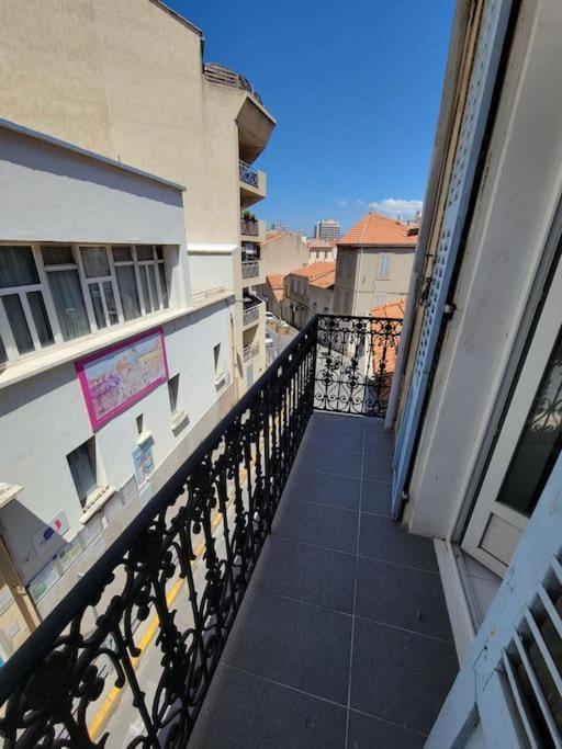 Air-conditioned With Bedroom And Balcony Apartment *