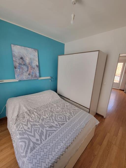 Air-conditioned With Bedroom And Balcony Apartment
